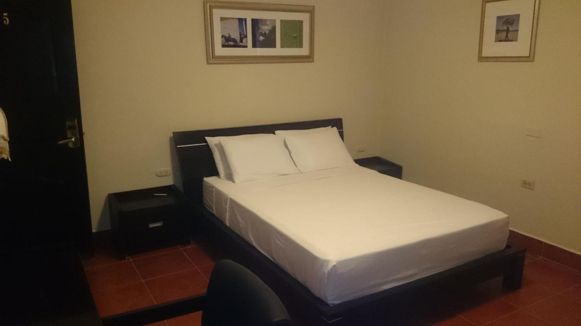 Hotel Los Altos Estelí Стая снимка